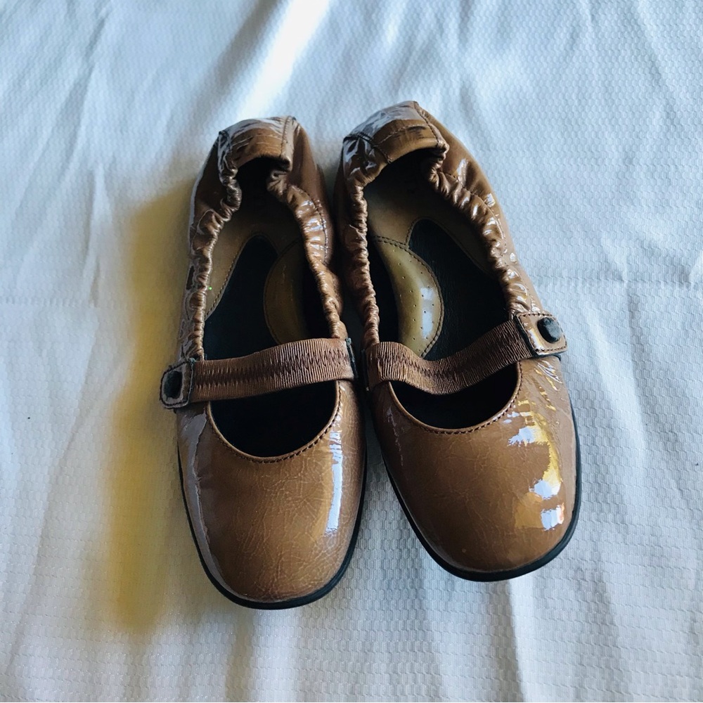 Born Brown Shoes - Picture 5 of 11